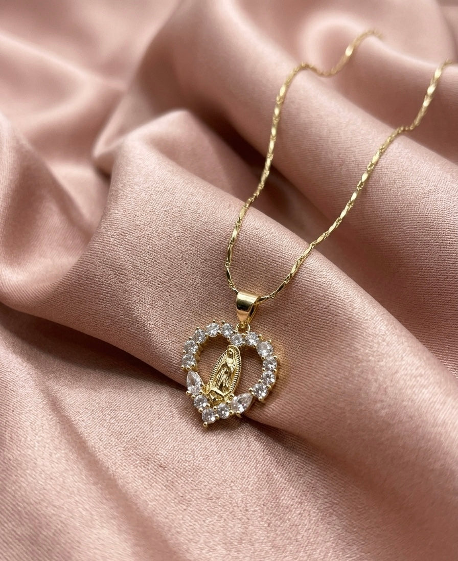 Corazon de virgen necklace