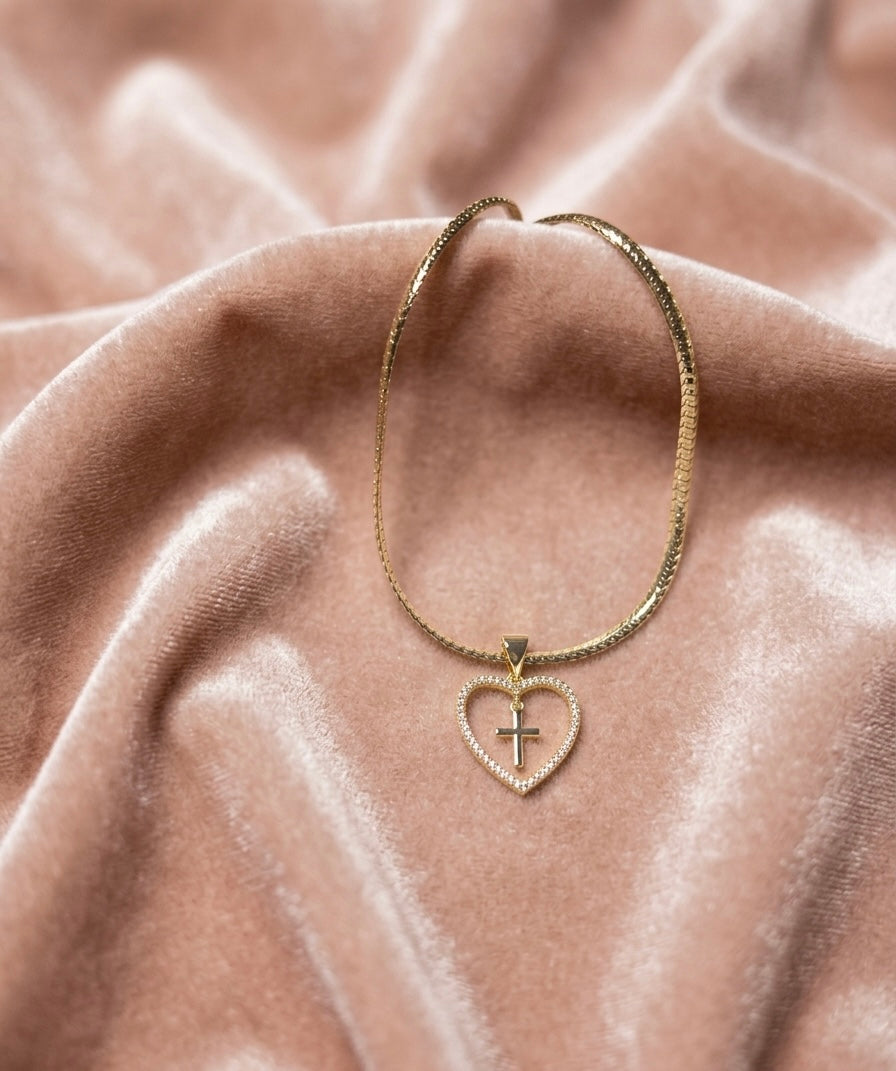 Corazón Bendecido necklace
