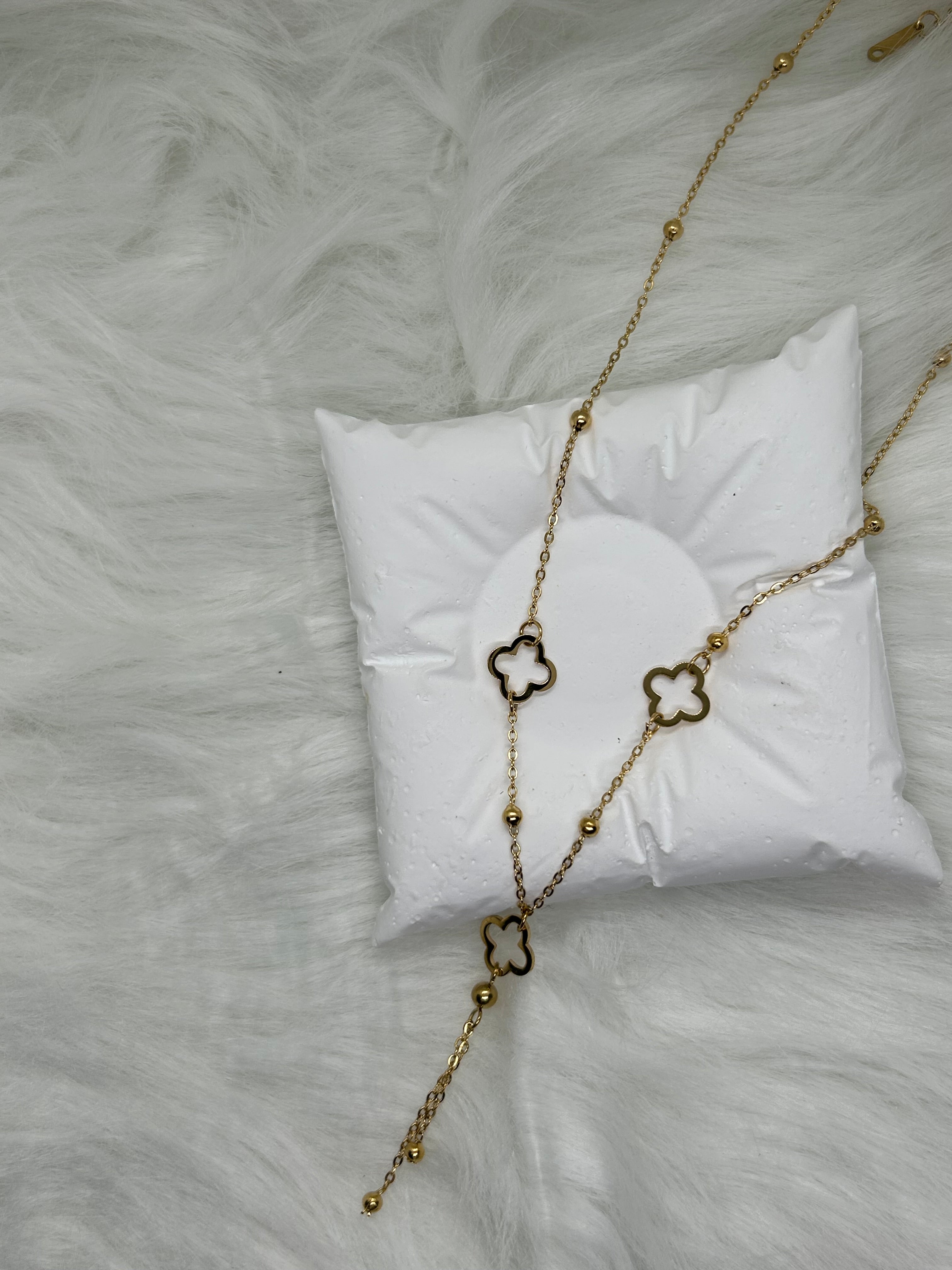 Flower corbatín necklace